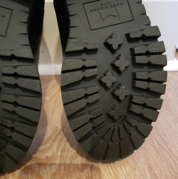 Marc Fisher Patrick lug sole booties in black women's shoes size 6 - Picture 12 of 14